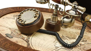 تلفن سلطنتی با میز کلاسیک