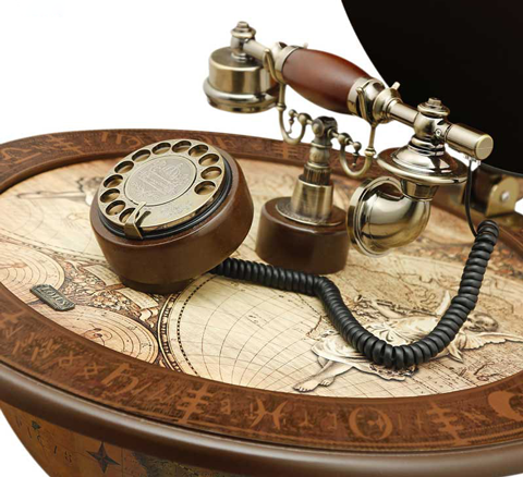 تلفن سلطنتی با میز کلاسیک